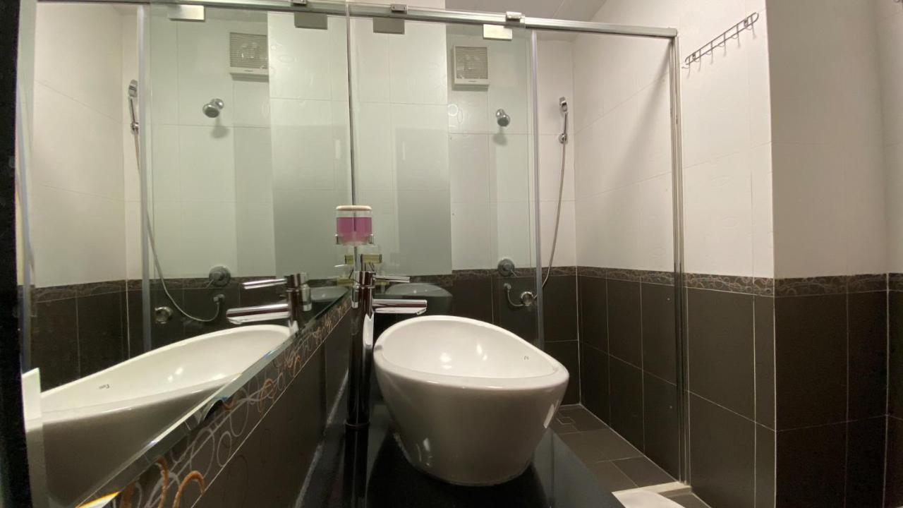 Duc Vuong Saigon Hotel - Cao Thang Ho Chi Minh-stad Buitenkant foto